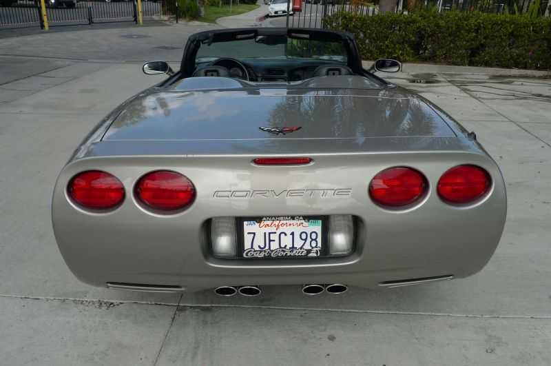 Chevrolet Corvette Image 10