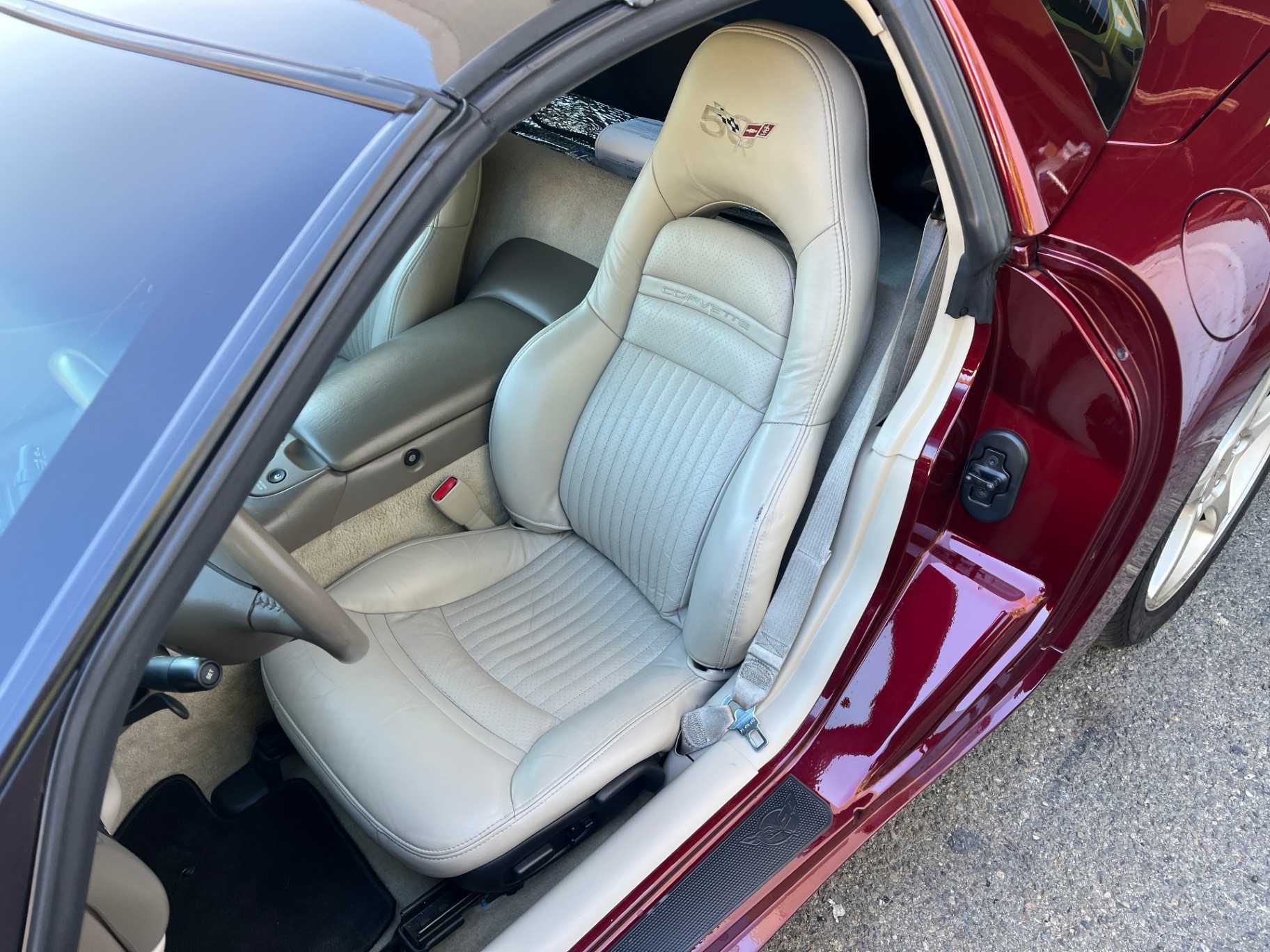 Chevrolet Corvette Image 27