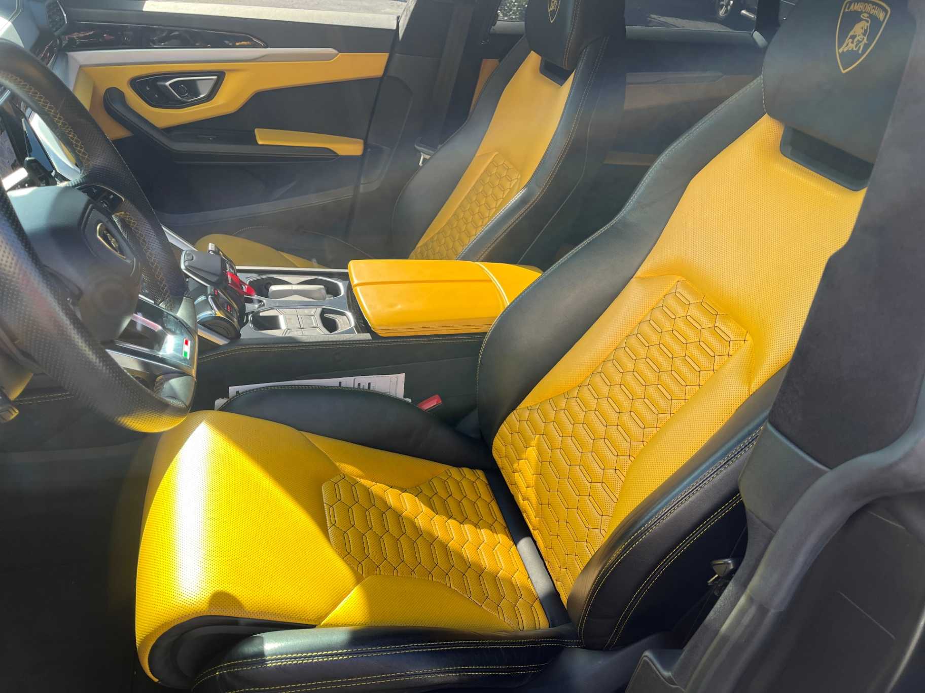 Lamborghini Urus Image 19