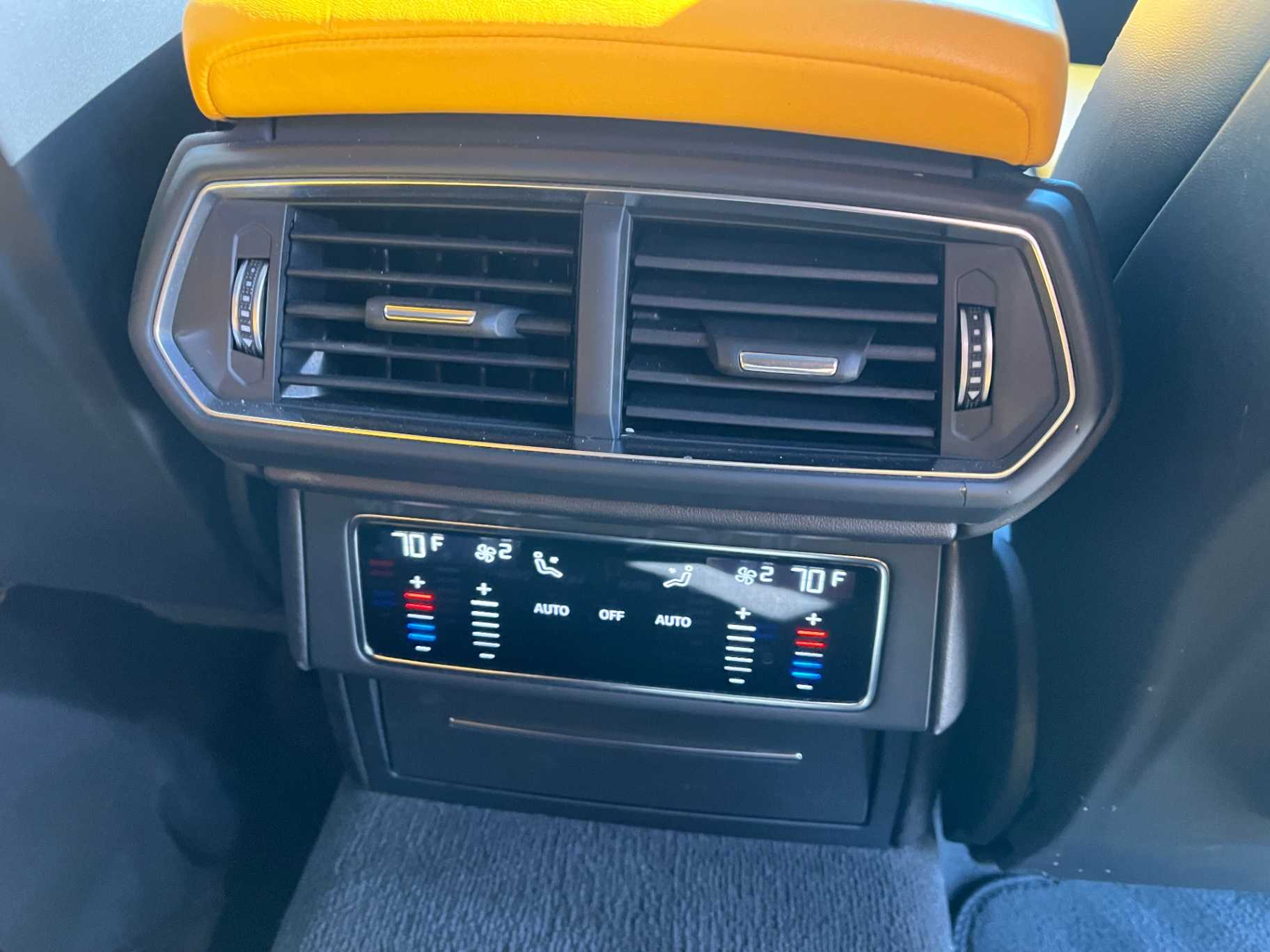 Lamborghini Urus Image 26