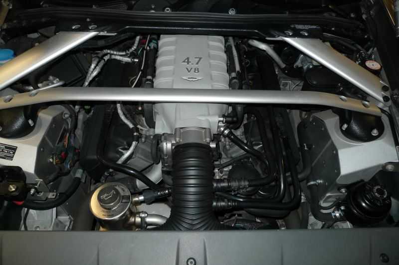 Aston Martin V8 Vantage Image 37