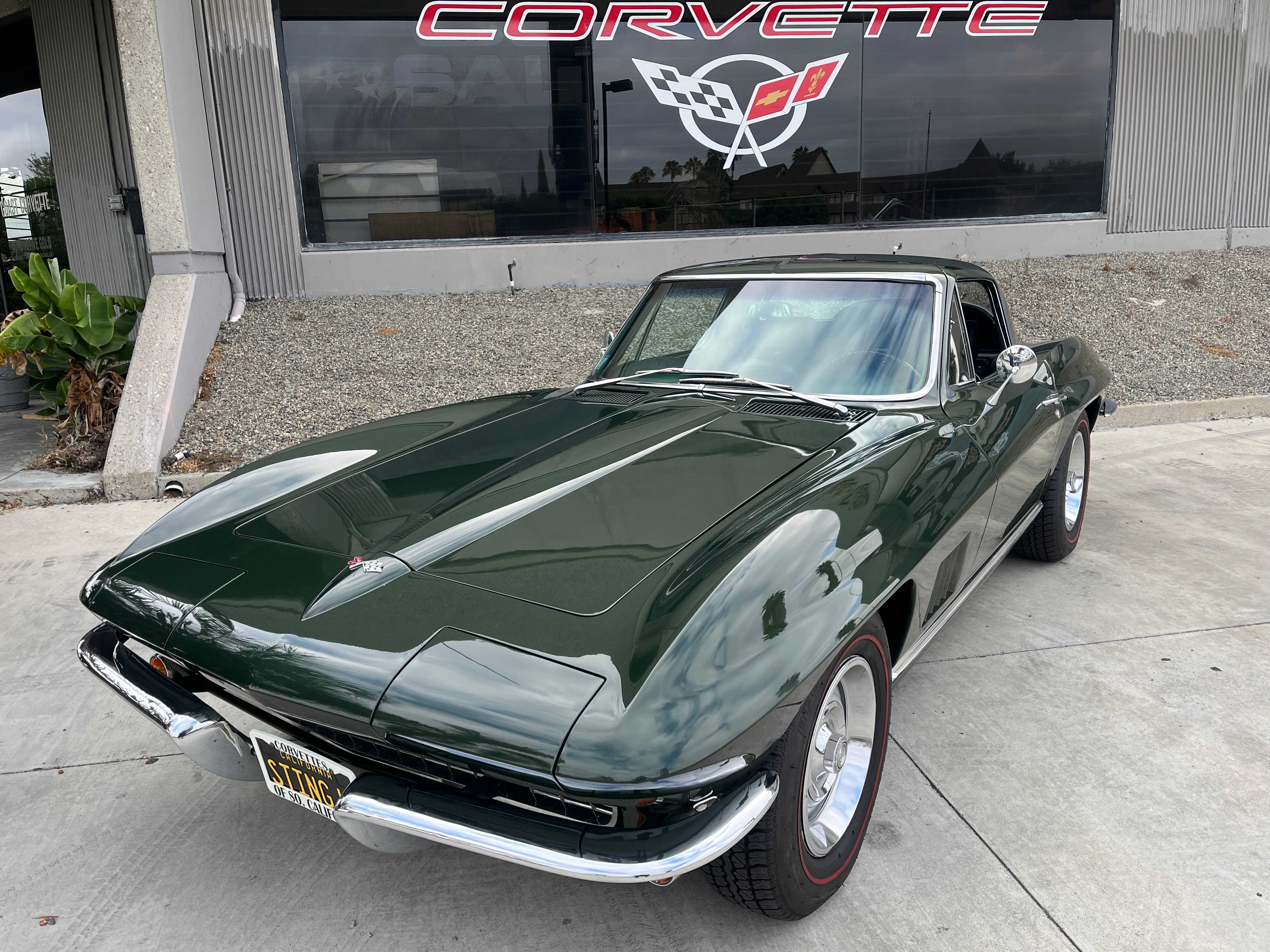 Chevrolet Corvette Image 2