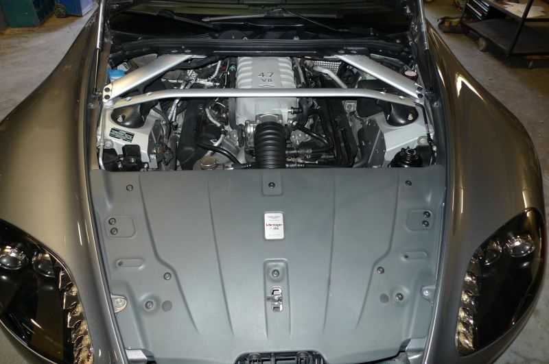 Aston Martin V8 Vantage Image 32