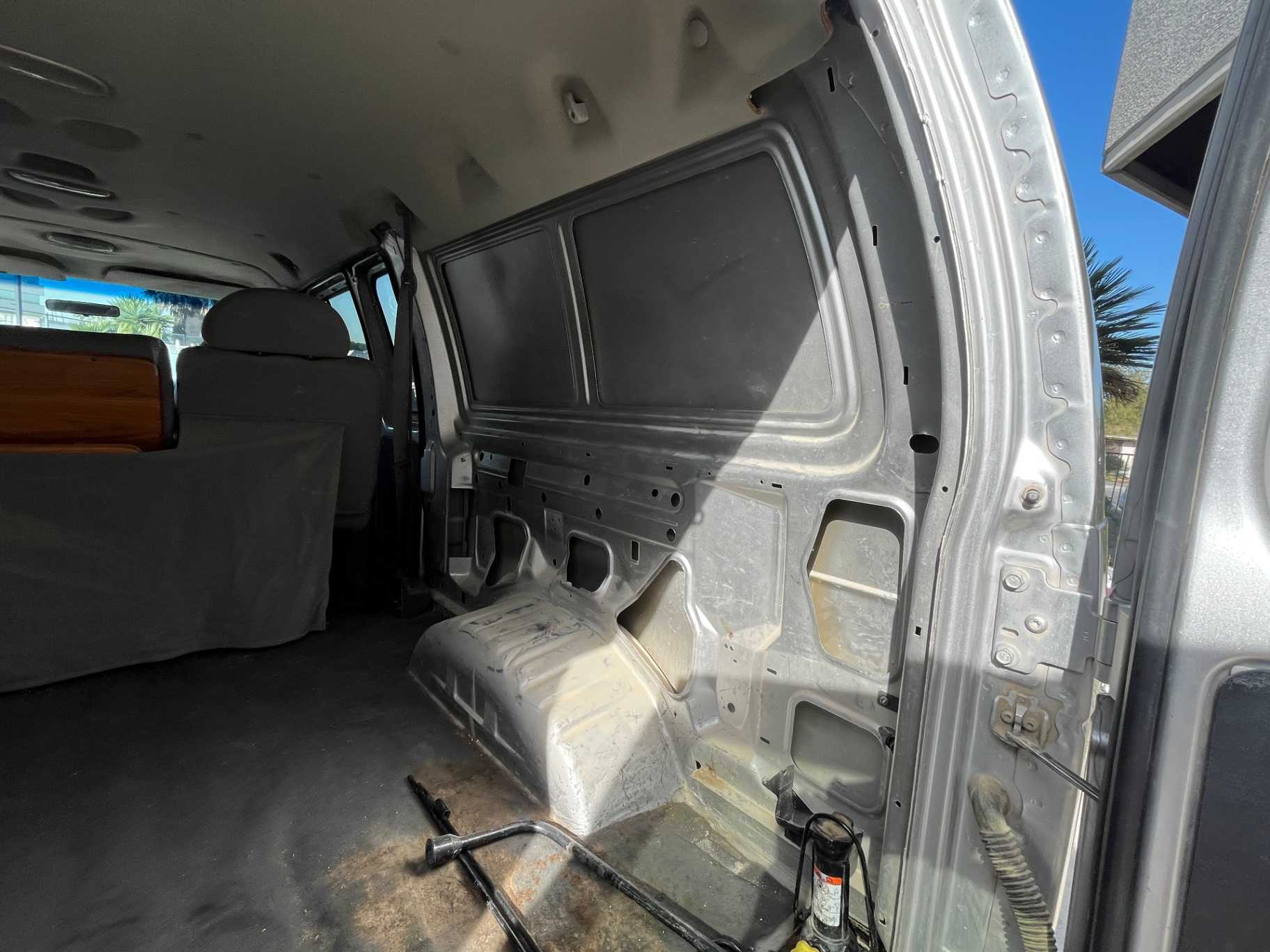 Ford E-Series Image 30